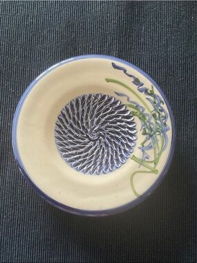 Ceramic garlic grater